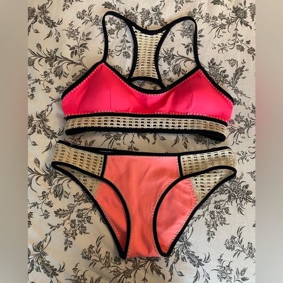 Victoria’s Secret Bikini with Crotchet Detailing Size M/L - Picture 2 of 10